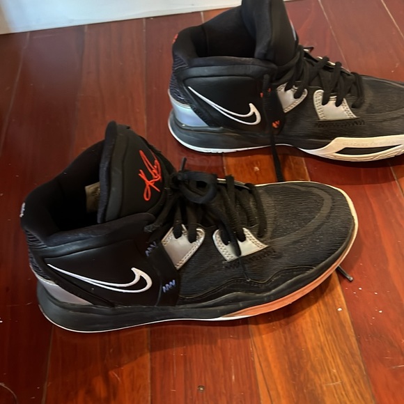 Sneakers - Picture 2 of 7